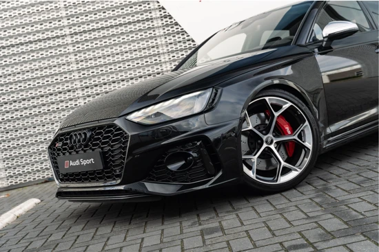 Audi RS4 Competition plus | Panorama dak | RS Sportuitlaat plus | 360 Camera | Comfort-key | Head-up | Assist. City & Park. | B&O