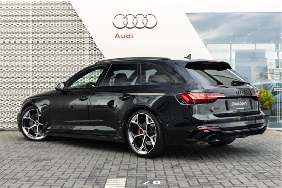 Audi RS4 Competition plus | Panorama dak | RS Sportuitlaat plus | 360 Camera | Comfort-key | Head-up | Assist. City & Park. | B&O