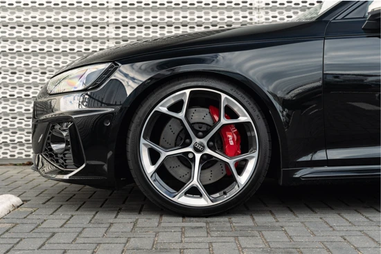 Audi RS4 Competition plus | Panorama dak | RS Sportuitlaat plus | 360 Camera | Comfort-key | Head-up | Assist. City & Park. | B&O