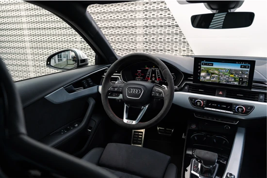 Audi RS4 Competition plus | Panorama dak | RS Sportuitlaat plus | 360 Camera | Comfort-key | Head-up | Assist. City & Park. | B&O