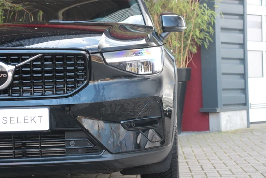 Volvo XC40 T4 Recharge Plus Dark | Harman/Kardon audio | Memory-stoel | Stuur- en stoelverwarming | Adaptieve Cruise met Stuurhulp