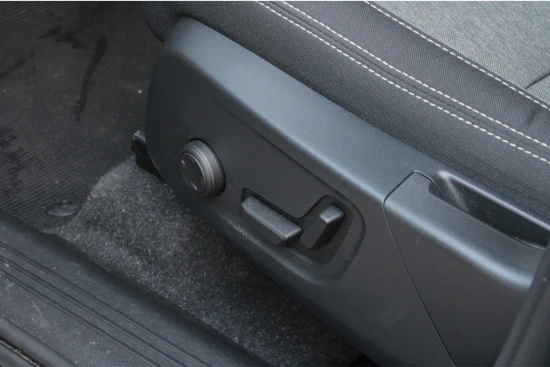 Volvo XC40 T4 Recharge Plus Dark | Harman/Kardon audio | Memory-stoel | Stuur- en stoelverwarming | Adaptieve Cruise met Stuurhulp
