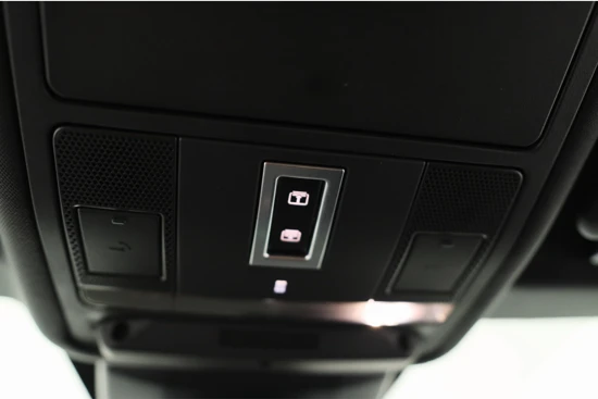 Land Rover Range Rover Evoque 2.0 P200 AWD R-Dynamic SE | LED | Panorama Dak | Memory Zetels | Camera | Leder | Navi | Stoel/Stuur Verwarming | Clima