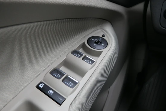 Ford C-MAX 1.5 150pk Automaat Titanium | Adaptive Cruise | Bi-Xenon | Elektrische Achterklep | Winterpack