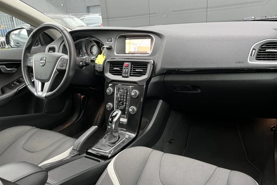 Volvo V40 Cross Country T3 Automaat Edition+ | Standkachel | Stoelverwarming | Navigatie