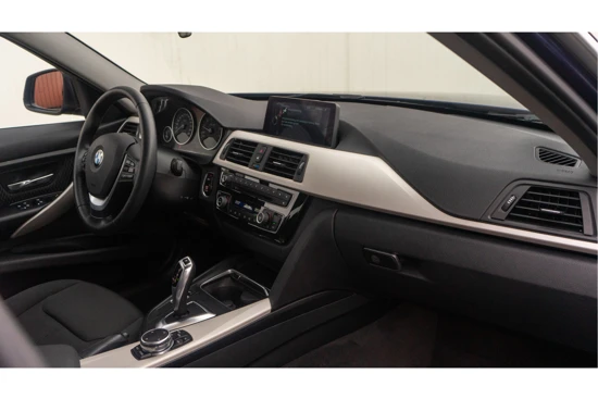 BMW 3-Serie EXECUTIVE 318i 136pk AUTOMAAT l NAVIGATIE l ALS NIEUW