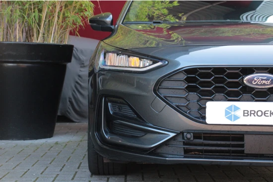 Ford Focus Wagon 1.0 EcoBoost Hybrid ST-Line | Achteruitrijcamera | Stuur- en stoelverwarming | DAB | parkeersensoren rondom | CarPlay