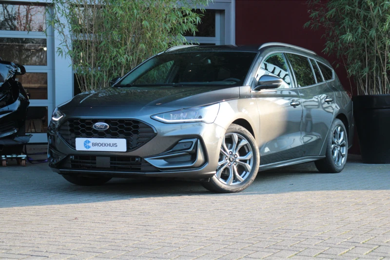 Ford Focus Wagon 1.0 EcoBoost Hybrid ST-Line | Achteruitrijcamera | Stuur- en stoelverwarming | DAB | parkeersensoren rondom | CarPlay