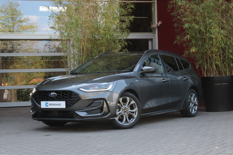 Ford Focus Wagon 1.0 EcoBoost Hybrid ST-Line | Achteruitrijcamera | Stuur- en stoelverwarming | DAB | parkeersensoren rondom | CarPlay