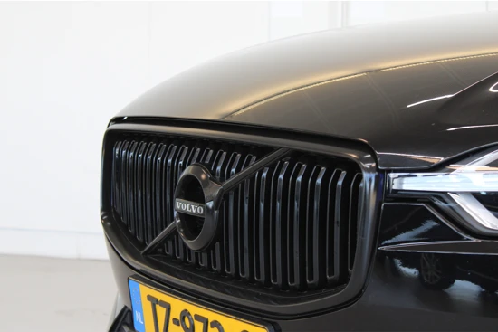 Volvo XC60 T5 250PK Momentum | Trekhaak | Standkachel | Pilot Assist | Achterbank verwarming