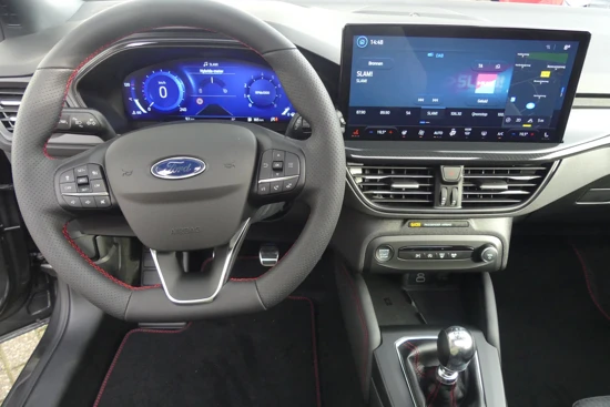 Ford Focus Wagon 1.0 EcoBoost 125PK Hybrid ST Line X | Panoramadak | Adapt cruise | Dode hoek detectie | 18"LMV | Winterpack | Kleur: Magne