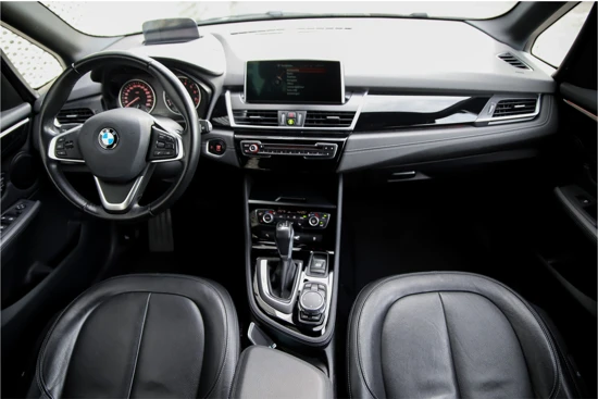 BMW 2 Serie Active Tourer 220i Luxury | Leder interieur | Stoelverwarming | Navigatie | Camera | etc.