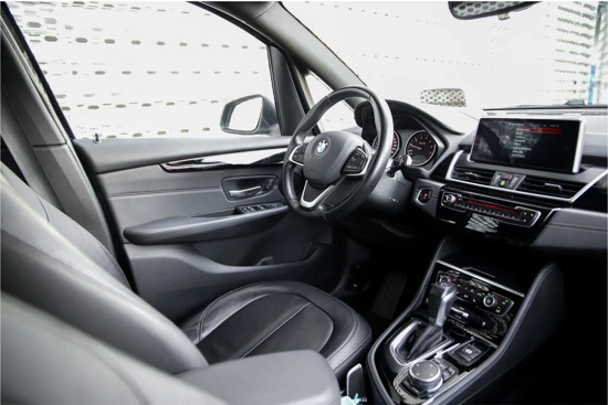 BMW 2 Serie Active Tourer 220i Luxury | Leder interieur | Stoelverwarming | Navigatie | Camera | etc.