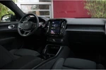 Volvo C40 Single Motor Core 69 kWh | Panoramadak | Stuur- en stoelverwarming | Warmtepomp | Achteruitrijcamera | DAB | Cruise Control | LE