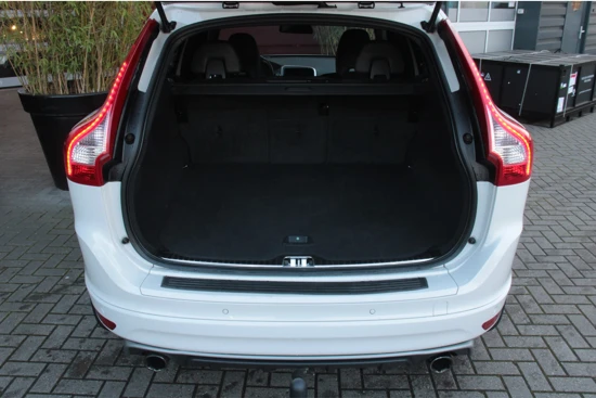 Volvo XC60 T5 245pk Automaat R-Design | Adaptive Cruise | BLIS | Trekhaak | Xenon