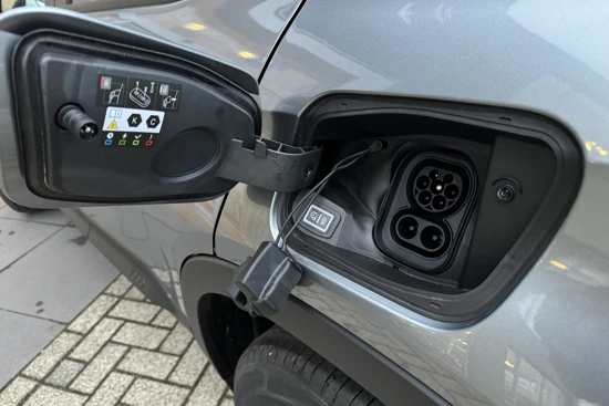 Jeep Avenger Longitude Business Pack 54kWh | €2.000,- SEPP | Cruise Control | Sensoren Achter | Carplay | Navi |