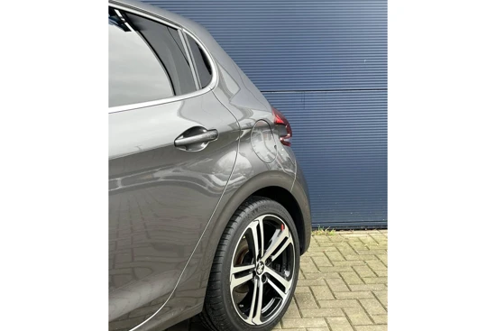 Peugeot 208 1.2 110PK GT-Line Vol Automaat | Panorama dak | Camera | Navigatie | Apple/Android Carplay | Bluetooth |