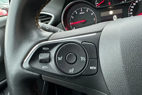 Opel Crossland X 1.2 110PK Turbo INNOVATION | COMFORTSTOELEN| DAB| CLIMATE CONTROL| NAVIGATIE| PARKEERSENSOREN|