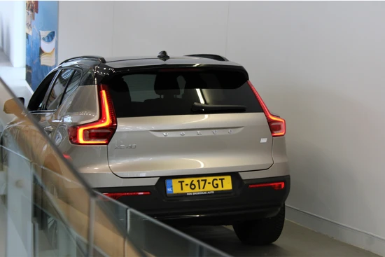 Volvo XC40 Recharge 231PK Core | Warmtepomp | Stoelverwarming | Getint Glas | All Season Banden