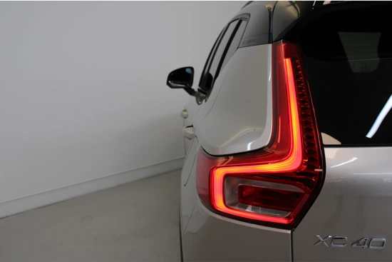 Volvo XC40 Recharge 231PK Core | Warmtepomp | Stoelverwarming | Getint Glas | All Season Banden