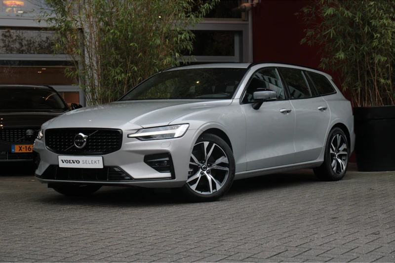 Volvo V60 B4 Plus Dark| Trekhaak | 360º Camera | Schuifdak | Harman/Kardon audio | Stuur- en stoelverwarming voor & achter | Adaptieve Cru