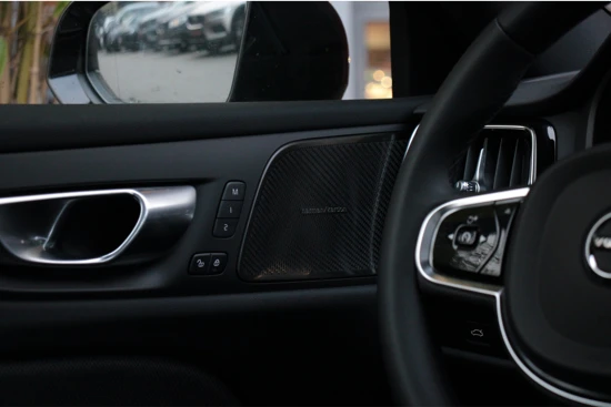 Volvo V60 B4 Plus Dark| Trekhaak | 360º Camera | Schuifdak | Harman/Kardon audio | Stuur- en stoelverwarming voor & achter | Adaptieve Cru