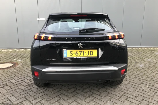 Peugeot 2008 1.2 100pk Active Pack | LED | Climate | Navigatie | NL. Auto | 16" Lichtmetaal | Parkeersensoren | Cruise control