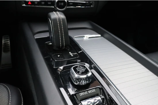 Volvo XC60 T8 AWD Recharge Polestar | Trekhaak | 360° Camera | Harman Kardon | Stoel en Stuurwielverwarming | Full LED Meesturende koplampe