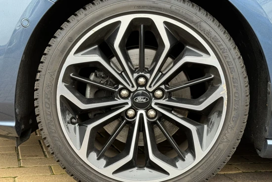 Ford FOCUS Wagon 1.5EB 150PK ST-LINE AUTOMAAT | DEALER ONDERHOUDEN! | WINTERPACK | FULL LED | 18'' LMV | STANDVERWARMING