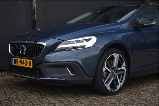 Volvo V40 Cross Country 2.0 T3 Nordic+ | Navigatie | Stoelverwarming | Trekhaak | Full-LED | 18"LMV | Climate Control | !!