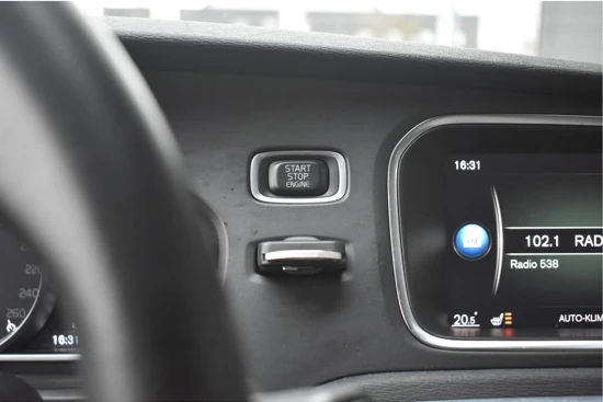 Volvo V40 Cross Country 2.0 T3 Nordic+ | Navigatie | Stoelverwarming | Trekhaak | Full-LED | 18"LMV | Climate Control | !!