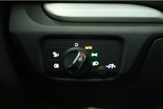 Audi A3 Limousine 35 TFSI CoD Advance Sport | 1e Eigenaar! | LED | Sportstoelen | Vitrueel Cockpit | Trekhaak | Stoelverwarming | Navi |