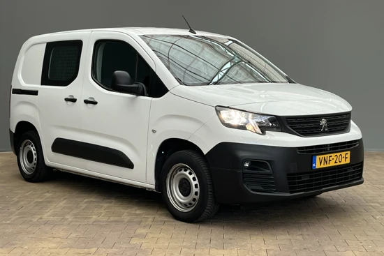 Peugeot Partner 1.5 BlueHDI 100PK Premium | Airconditioning | Parkeersensoren | Trekhaak | Zijschuifdeur rechts | Laadruimtepakket | All seasons