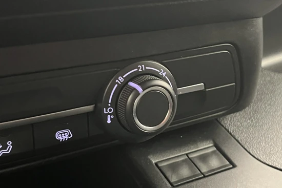 Peugeot Partner 1.5 BlueHDI 100PK Premium | Airconditioning | Parkeersensoren | Trekhaak | Zijschuifdeur rechts | Laadruimtepakket | All seasons
