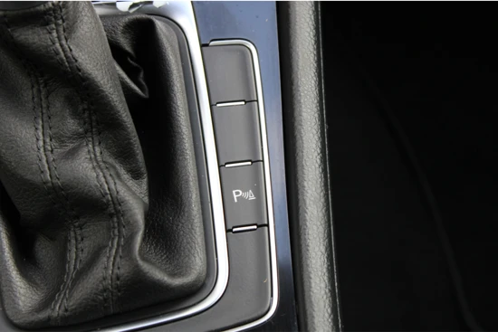 Volkswagen Golf Variant Business Edition 1.4 TSI 140 pk DSG | Camera | Navigatie | Stoelverwarming | Trekhaak | 17"Lmv | PDC v+a