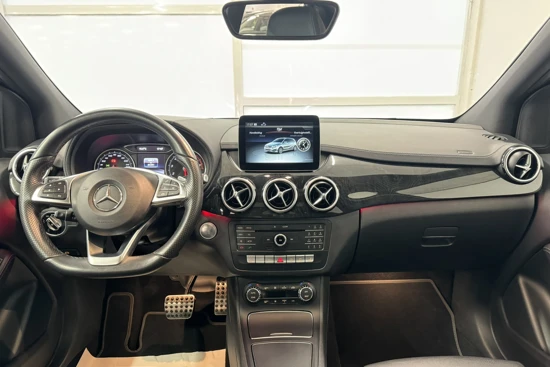 Mercedes-Benz B-Klasse 200 Prestige | AMG Line | Night pakket | Leder | Memorystoel | Panoramadak | Getint glas | Stoelverwarming |