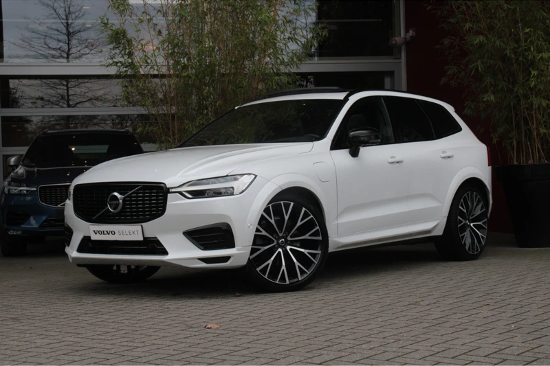 Volvo XC60 Recharge T6 AWD R-Design | Luchtvering | Schuifdak | 360 Camera | Adaptive Cruise | BLIS | 22" Velgen