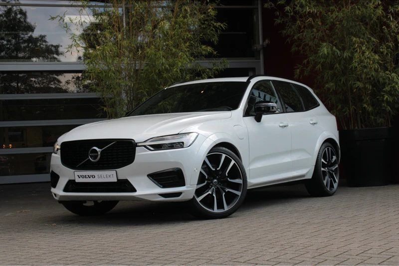 Volvo XC60 Recharge T6 AWD R-Design | Luchtvering | Schuifdak | 360 Camera | Adaptive Cruise | BLIS | 22" Velgen