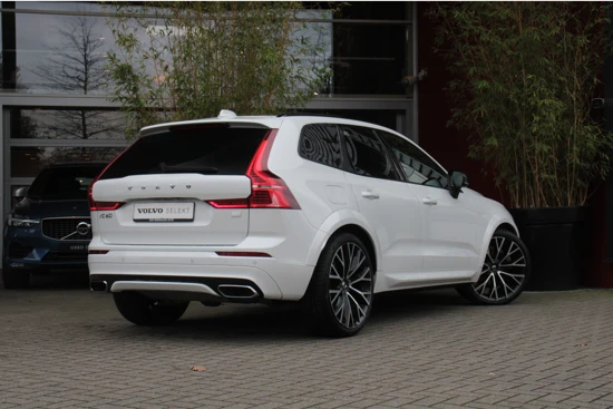 Volvo XC60 Recharge T6 AWD R-Design | Luchtvering | Schuifdak | 360 Camera | Adaptive Cruise | BLIS | 22" Velgen