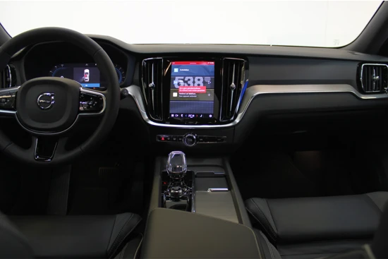 Volvo V60 B4 200PK Plus Dark | BLIS | Sportstoelen | Camera | Pilot Assist | Memory stoelen | Achterb verwarming