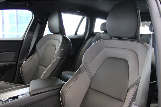 Volvo V60 B4 200PK Plus Dark | BLIS | Sportstoelen | Camera | Pilot Assist | Memory stoelen | Achterb verwarming