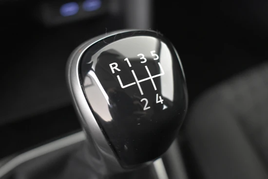 Volkswagen T-Cross 1.0 TSI Life 96pk | Adaptief cruise control | Fabrieksgarantie 2025 | Navi via app | Dab radio | Camera achter | App connect | L