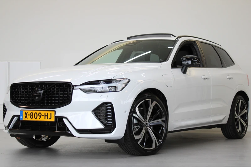 Volvo XC60 T6 350PK Ultimate Dark | Compleet! | Gelam Glas | Luchtvering | 360° Camera | Black Pack | HUD