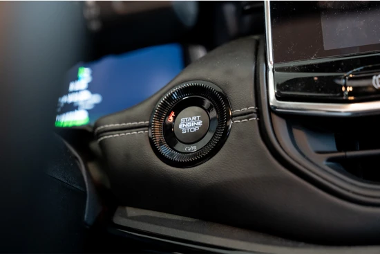 Jeep Compass 4xe 240 Plug-in Hybrid Electric S | Panorama dak | Leder | Alpine Sound | Keyless |