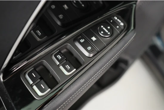 Kia Niro 1.6 GDi Hybrid First Edition | Dealer Onderhouden! | Navi | Camera | Clima | Parkeersensoren V+A | Cruise Control | Lichtmetalen
