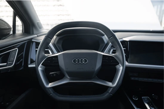 Audi Q4 e-tron 40 Launch edition Advanced Plus | PANORAMA DAK | 21 INCH | SPORTSTOELEN | NAVIGATIE | CAMERA