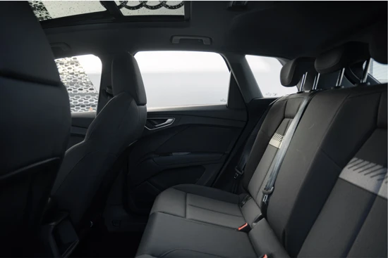 Audi Q4 e-tron 40 Launch edition Advanced Plus | PANORAMA DAK | 21 INCH | SPORTSTOELEN | NAVIGATIE | CAMERA