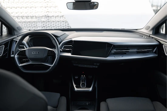Audi Q4 e-tron 40 Launch edition Advanced Plus | PANORAMA DAK | 21 INCH | SPORTSTOELEN | NAVIGATIE | CAMERA