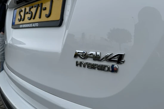 Toyota RAV4 2.5 HYBRID 2WD CVT Dynamic | ACC | Trekhaak | Camera | Sensoren V/A | Elekt. klep | Stoelverwarming | Navi