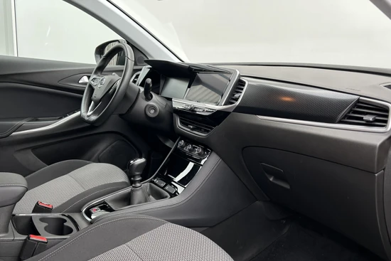 Opel Grandland 1.2 Turbo 130PK GS Line handgeschakeld | Navigatie | Parkeercamera | Parkeersensoren voor + achter |